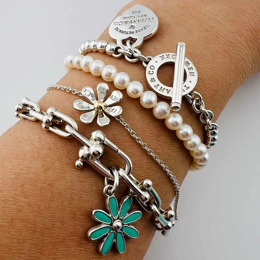 Return To Tiffany Love Bug Daisy Bracelet